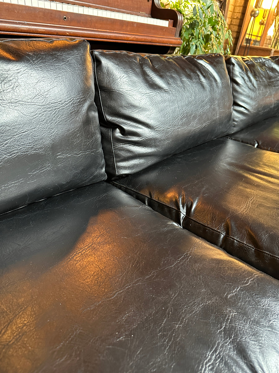 Black Vinyl Couch Dandy