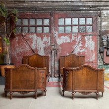 Load image into Gallery viewer, Ornate Antique Twin Frame Set (2)