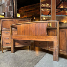 Load image into Gallery viewer, Mid-Century Bedroom Set by Lane (4)
