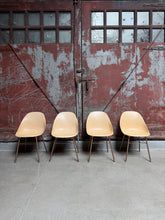 Load image into Gallery viewer, Shamrock Plastics Shell Chair Set (4)
