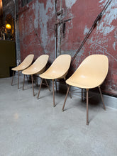 Load image into Gallery viewer, Shamrock Plastics Shell Chair Set (4)
