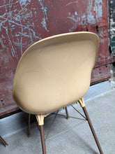Load image into Gallery viewer, Shamrock Plastics Shell Chair Set (4)
