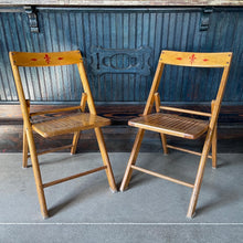 Load image into Gallery viewer, Fleur-de-lis Wood Slat Folding Chair Set (2)
