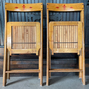 Fleur-de-lis Wood Slat Folding Chair Set (2)