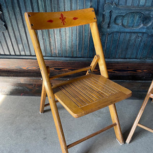 Fleur-de-lis Wood Slat Folding Chair Set (2)