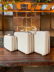 '60s American Tourister Tri-Taper Luggage Set (3)