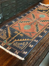 Load image into Gallery viewer, Table Runner Set (2)
