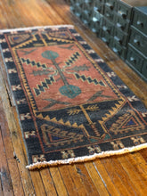 Load image into Gallery viewer, Table Runner Set (2)
