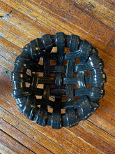 Load image into Gallery viewer, Ceramic Pie Crust Basket
