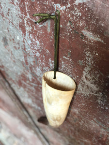 Hanging Horn