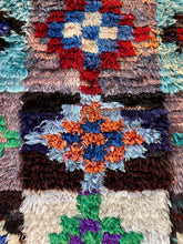 Load image into Gallery viewer, Vintage Moroccan Berber Rug
